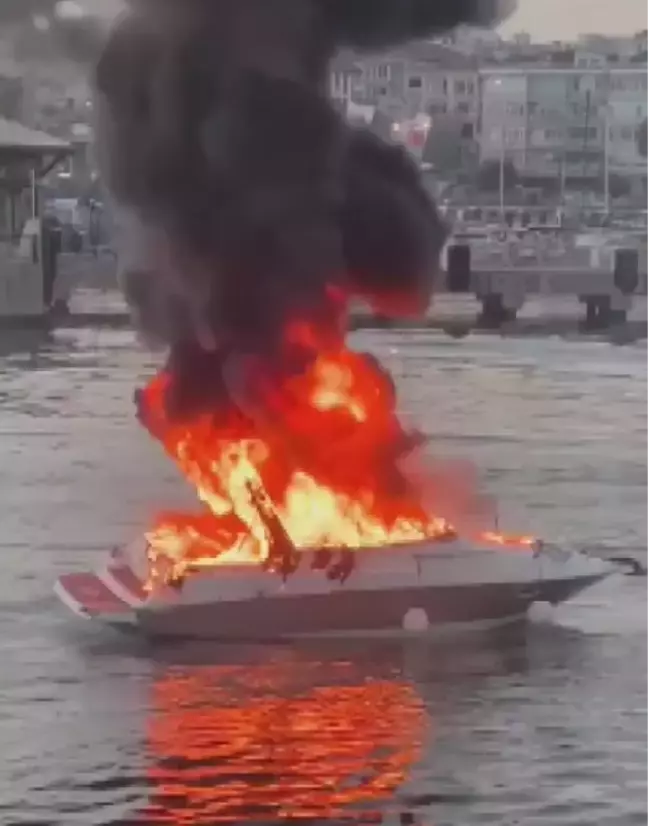 Bakırköy'de bir yatta yangın çıktı