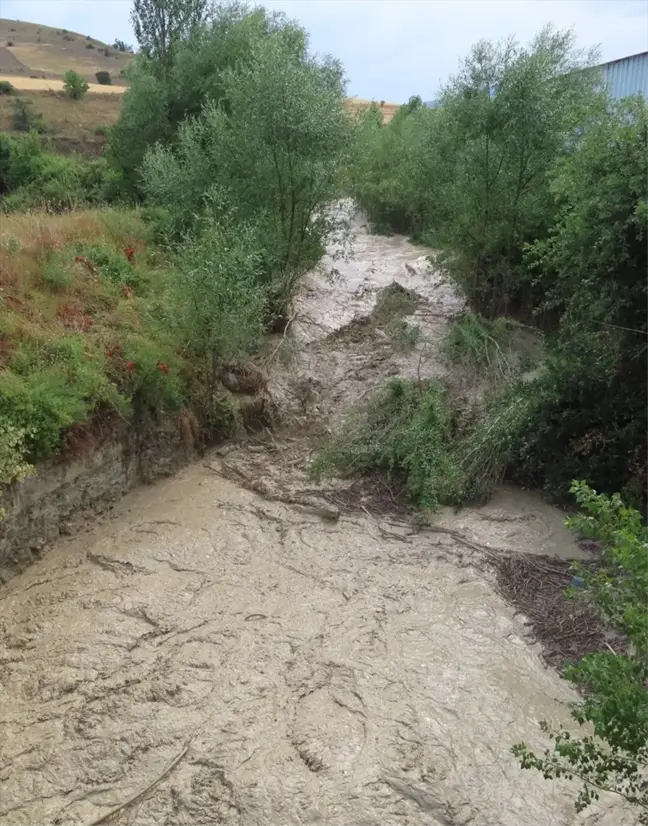 Bolu'nun Seben ilçesinde sağanak nedeniyle yollar su altında kaldı