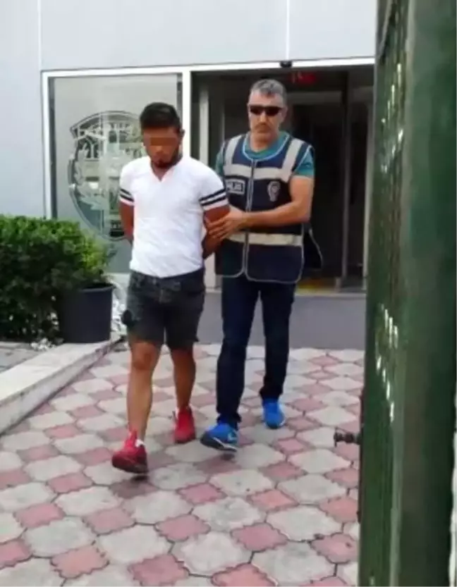 Antalya'da Balkon Sapığı Yakalandı