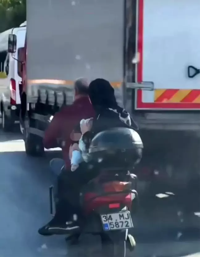 Sultanbeyli'de Tehlikeli Motosiklet Yolculuğu