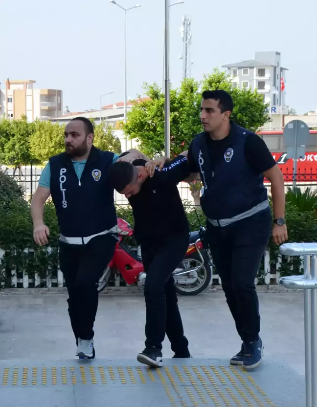 Hırsızlık Şüphelisi Kafede Yakalandı