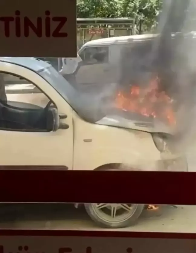 Bursa yerel haberleri | Bursa'da seyir halindeki hafif ticari araç, alev alev yandı