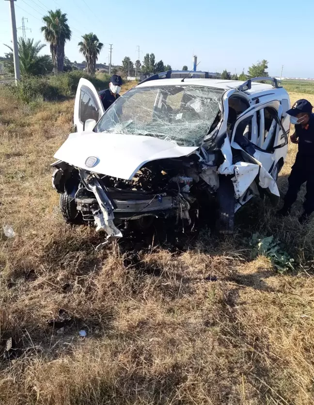 Antalya'da feci kaza: Baba öldü, anne ve 2 çocuğu yaralandı