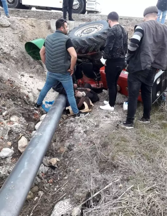 Son dakika haberleri | Traktörüyle kaza yaptı, yoldan geçen sağlık görevlileri hayatını kurtardı