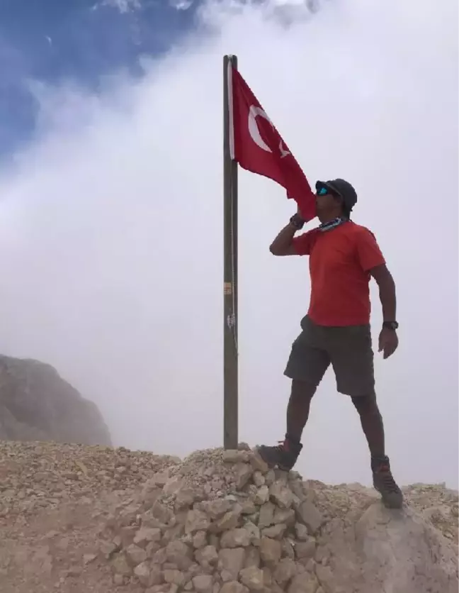 ALADAĞLAR'IN ZİRVESİNDE 7 TÜRK BAYRAĞI