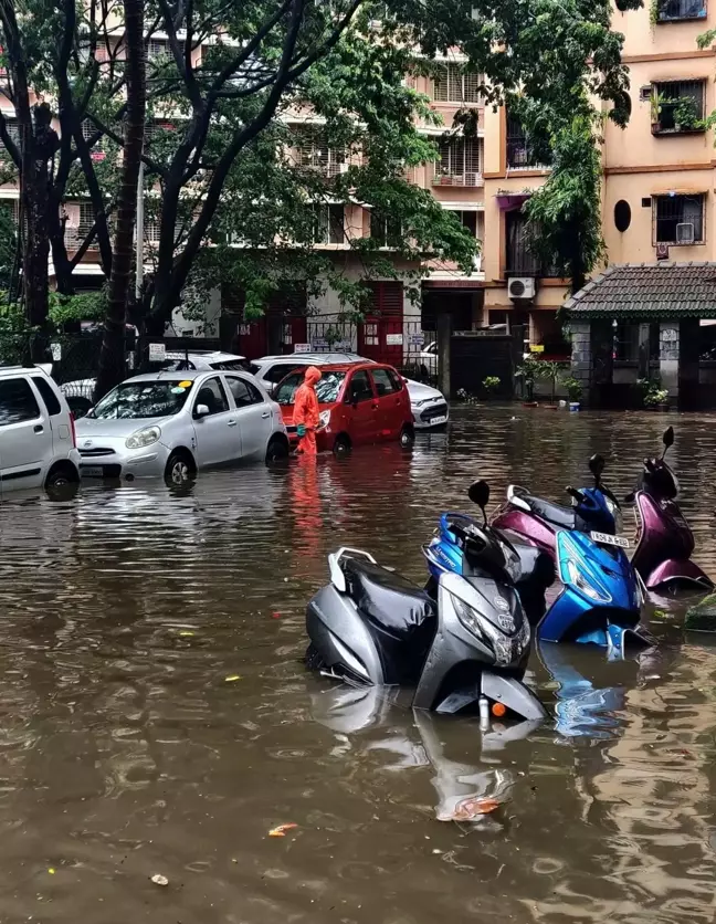 Son dakika! Hindistan'da sel felaketiMumbai sokakları sular altında kaldı