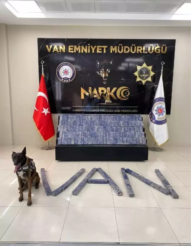 OTOMOBİLDEKİ 101 KİLO EROİNİ NARKOTİK KÖPEĞİ 'MAGNUM' BULDU