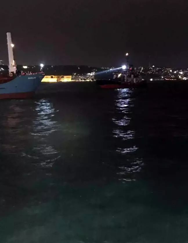 İstanbul Boğazı'nda arıza yapan gemi Ahırkapı'ya demirletildi