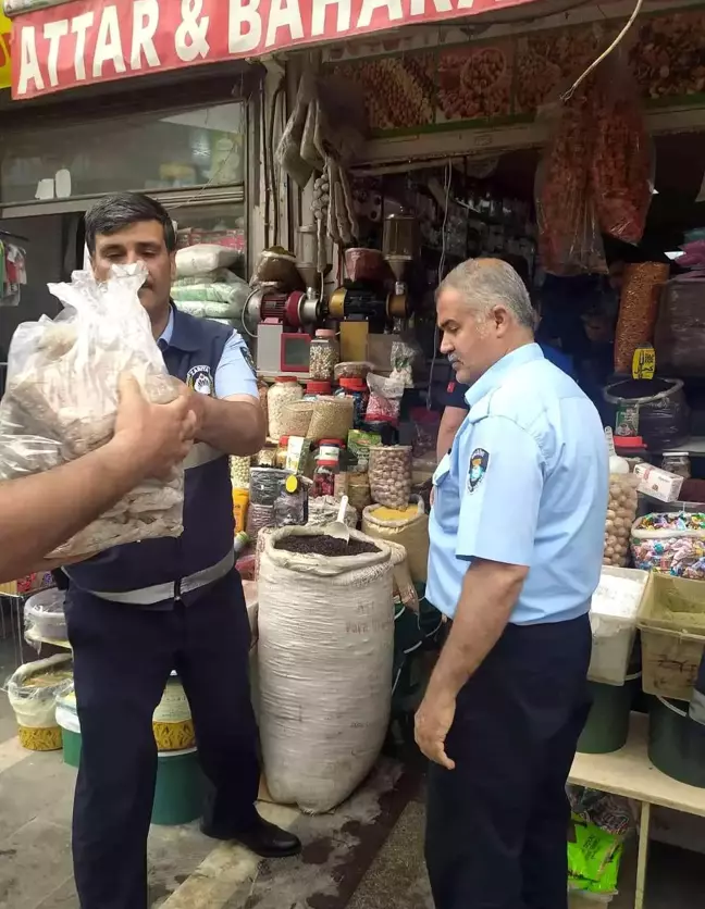 ŞANLIURFA - Yere dökülen isotu satışa sunan esnafa ceza