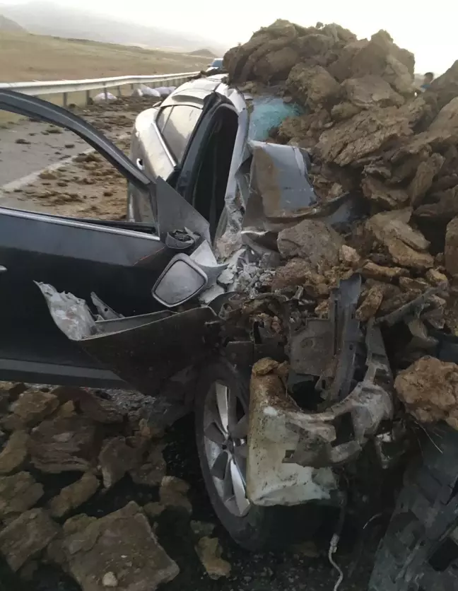 Ağrı'da otomobille kamyonetin çarpışması sonucu 1 kişi öldü, 9 kişi yaralandı