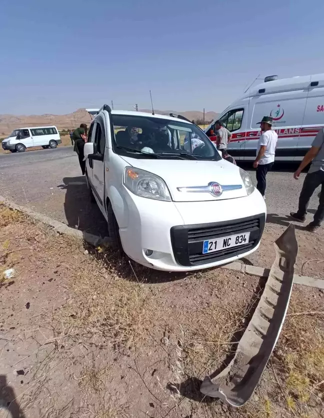 Kastamonu haberleri... Gercüş'te hafif ticari araç refüje çarptı: 5 yaralı