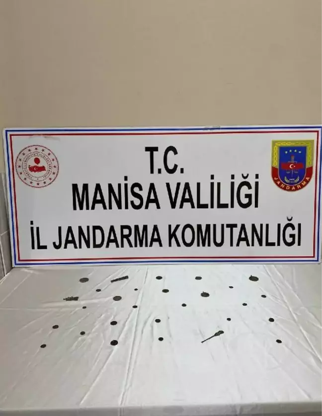 Manisa haberi! MANİSA'DA 30 PARÇA TARİHİ ESER ELE GEÇİRİLDİ 1 GÖZALTI