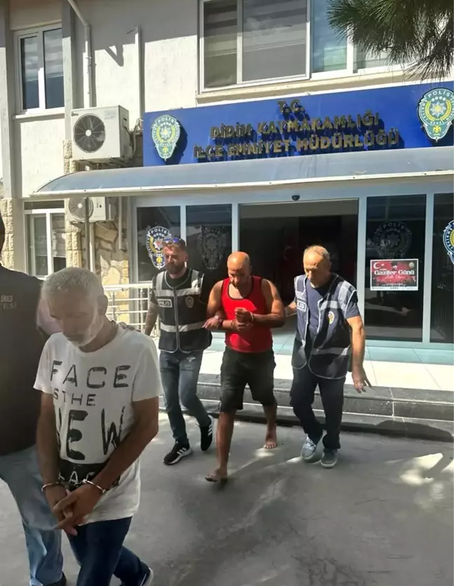Didim'de 13 düzensiz göçmen yakalandı, 5 organizatör tutuklandı