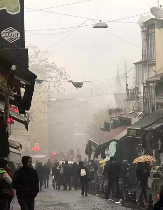 Fatih Tahtakale'de bir handa çıkan yangın itfaiye ekipleri tarafından söndürüldü