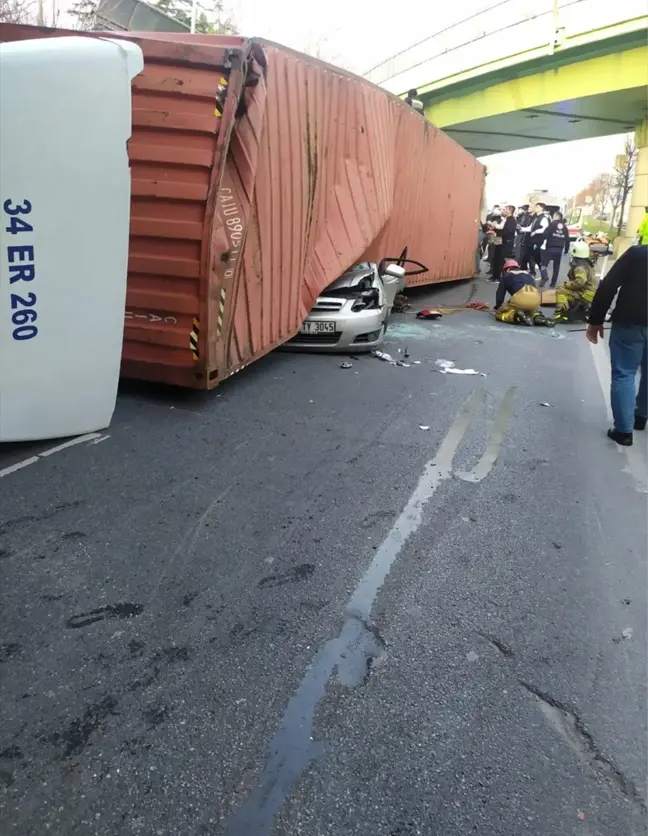 Bakırköy'de Tır Devrildi: 4 Kişi Hayatını Kaybetti