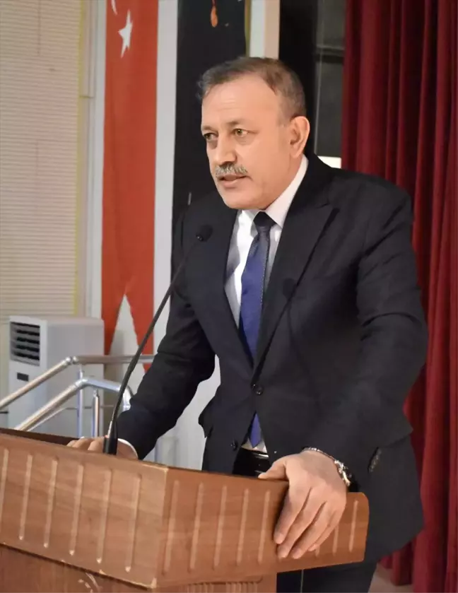 Bitlis'te 'Bir İmparatorluğun Mutfak Hikayeleri' Konulu Konferans Düzenlendi