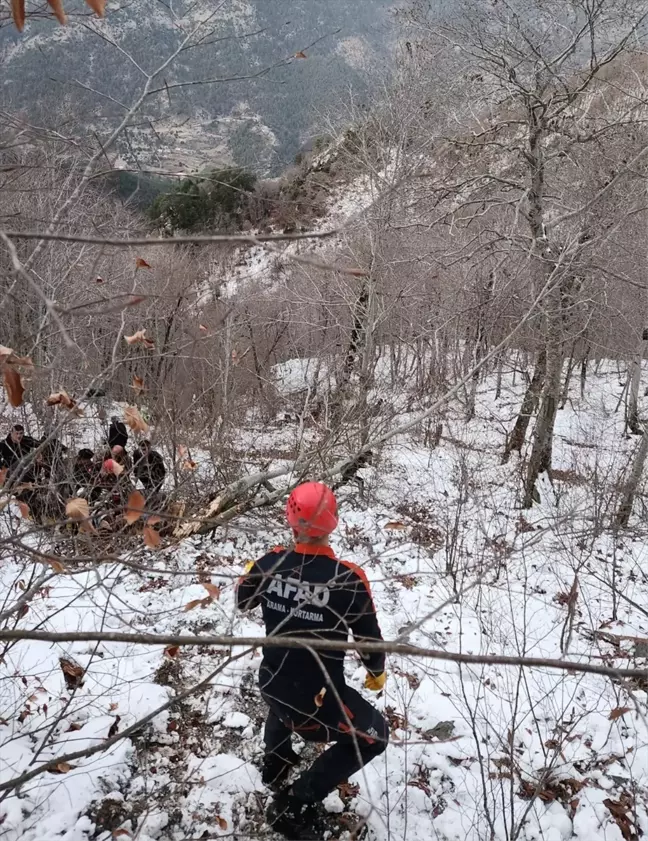 Düziçi'nde Otomobil Uçuruma Yuvarlandı: 1 Ölü, 2 Yaralı