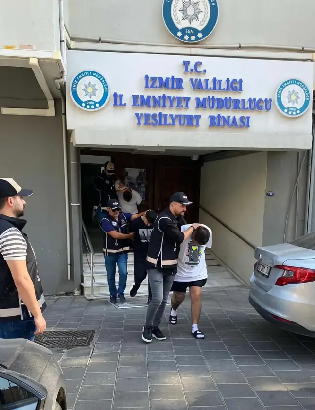 İzmir'de Kuyumcu ve Oto Galeri Kurşunlama Olayında 6 Şüpheli Tutuklandı