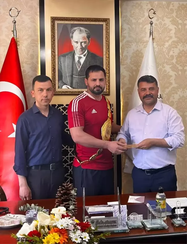Kızıldağ Karakucak Güreşleri Şampiyonu İbrahim Bölükbaşı'na Altın Kemer Verildi