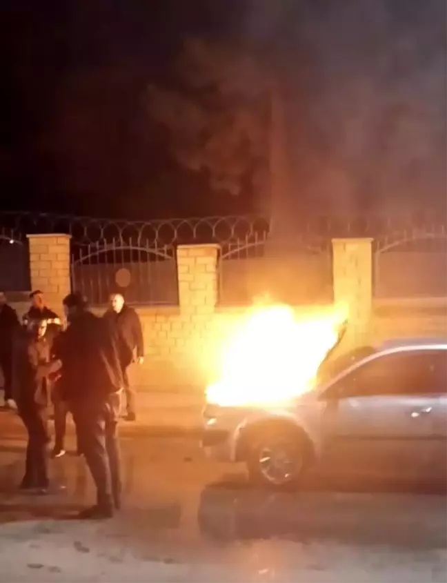 Elazığ'da Seyir Halindeki Araç Yangın Çıkardı