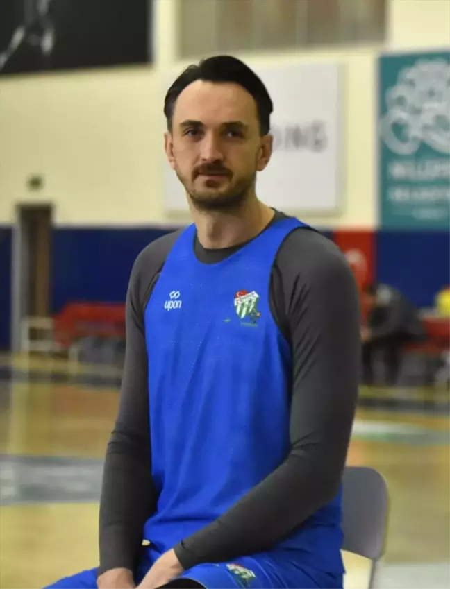 Semih Erden, deneyimlerini genç oyunculara aktarıyor