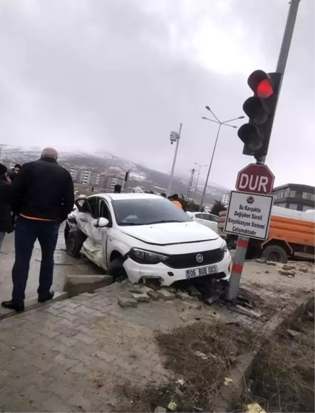 Elazığ'da Trafik Kazası: 5 Yaralı