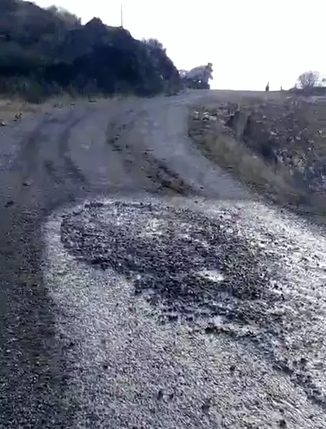 Beton Mikserinin Yola Çimento Dökmesi Tepkilere Neden Oldu