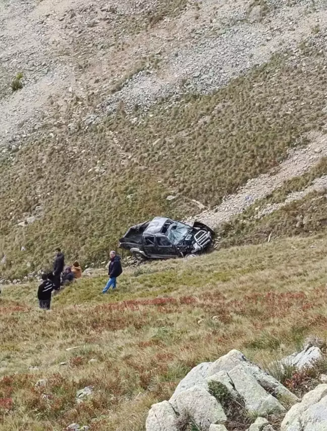 Gümüşhane'de Uçuruma Devrilen Pikap Kazası: 1 Ölü, 1 Yaralı