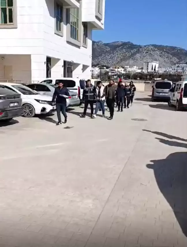 Adana'da Genç Darbedildi, 2 Kişi Tutuklandı