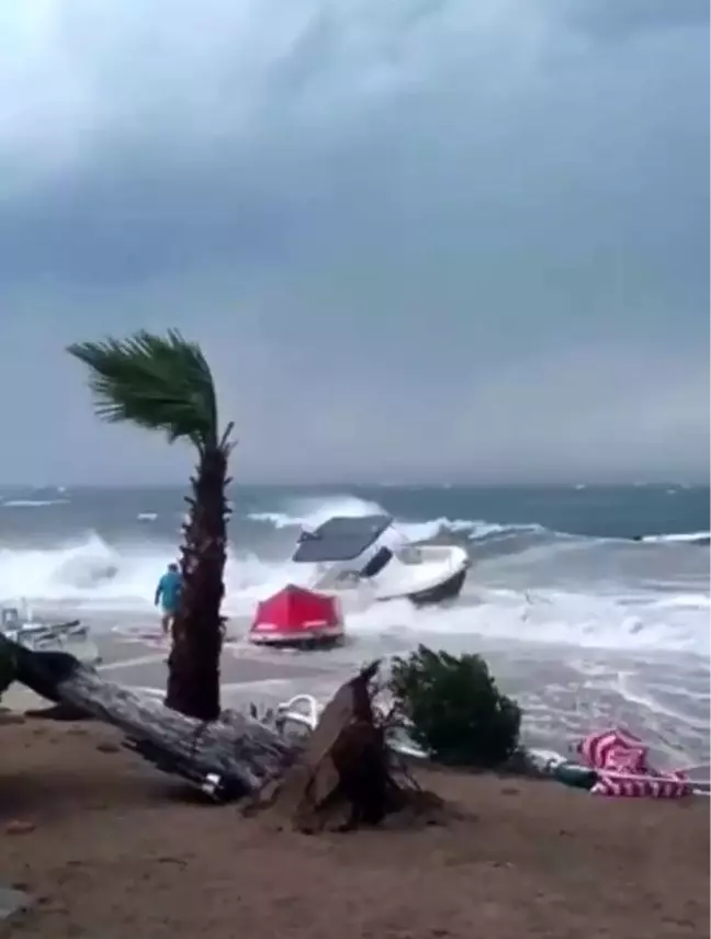 Fırtına Avşa Adası'nda teknelere zarar verdi