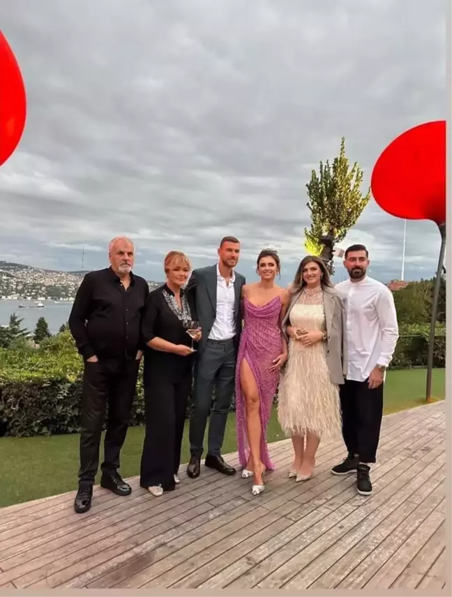 Edin Dzeko'dan Eşine Doğum Günü Partisi