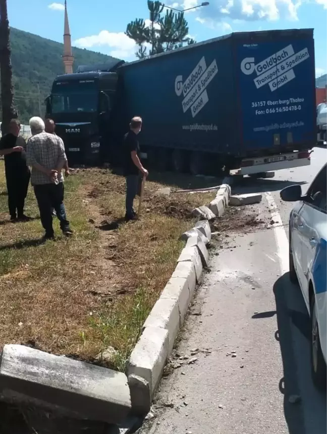 Samsun'da tırın çarptığı sepetli motosikletin sürücüsü hayatını kaybetti