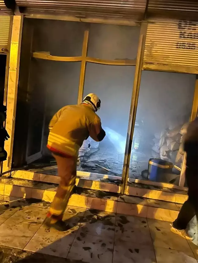 Hatay'daki Tekstil Deposunda Yangın
