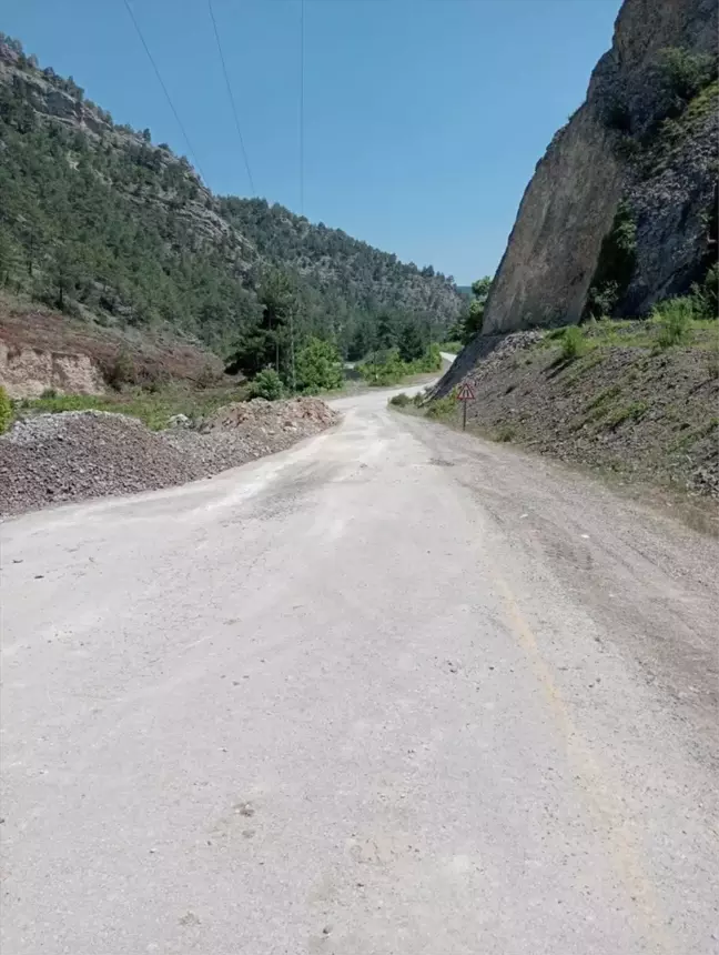 Karabük'te sağanak sonrası kapanan köy yolu ulaşıma açıldı