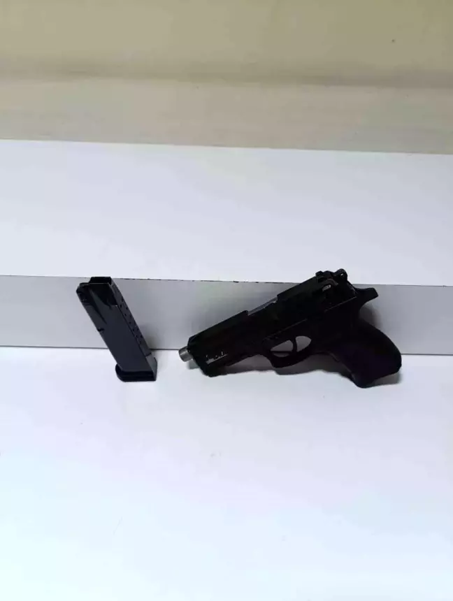 Berberle Kavga Eden Şahıs Dükkanı Kurşunladı