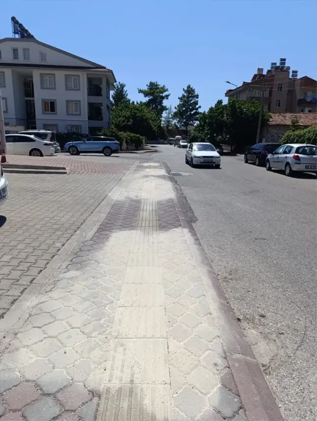 Kemer Belediyesi Yol ve Kaldırım Çalışmalarına Devam Ediyor