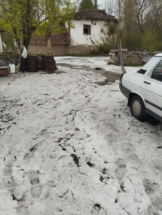 Tokat'ta Dolu Yağışı Tarım Arazilerini Olumsuz Etkiledi