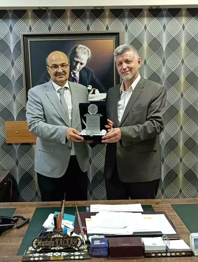2024 İyilik-Sağlık Ödülü Mustafa Kalkan'a Verildi