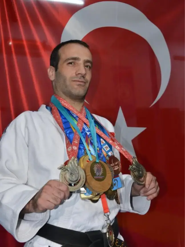 İŞİTME ENGELLİ ERKAN, JUDODA 10 YILDA MADALYALARA AMBARGO KOYDU