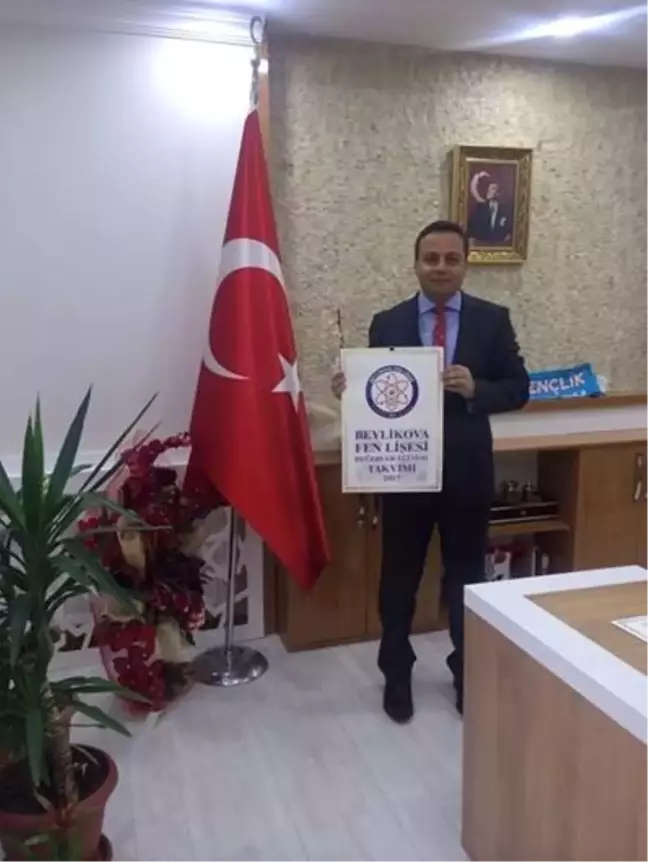 Eski Kaymakam Selçuk Haskırış'a Fen Lisesi'nden Teşekkür Plaketi