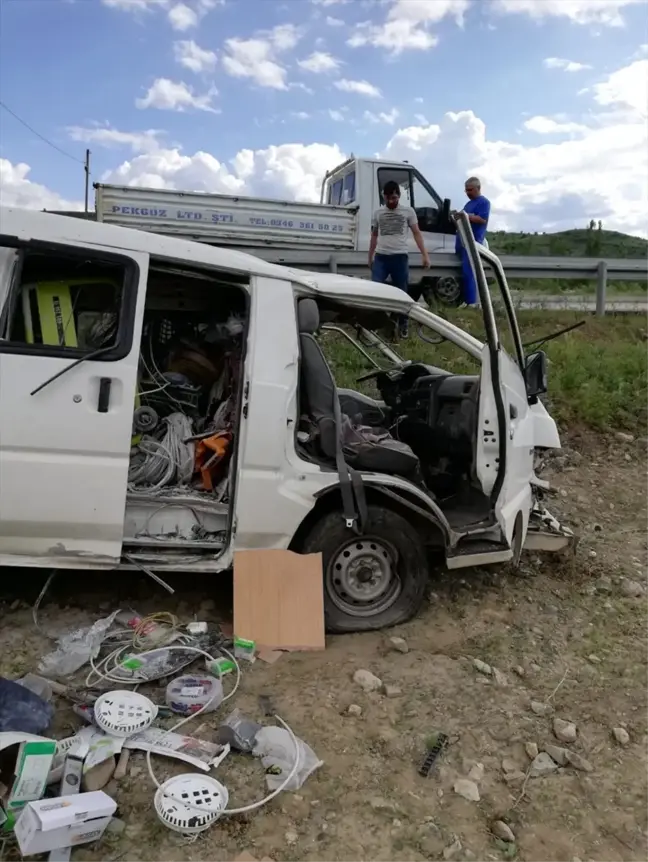 Sivas'ta Trafik Kazası: 2 Yaralı