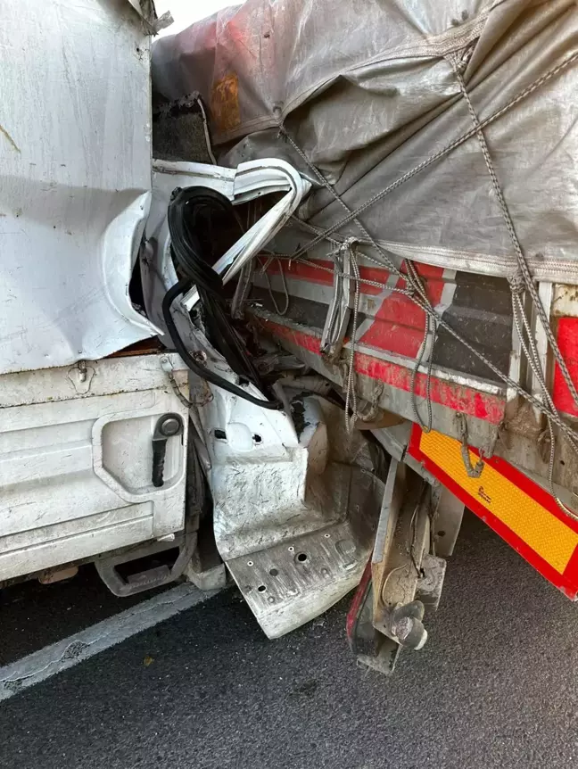Erzurum'da Tır ve Kamyonet Çarpıştı: 1 Ölü, 1 Ağır Yaralı