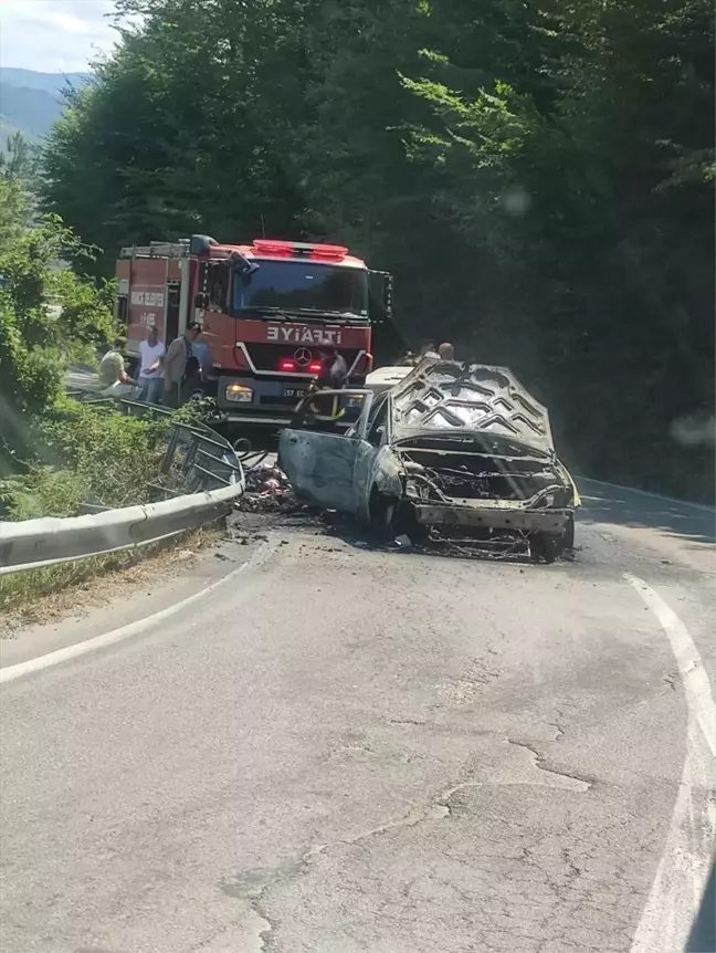 Sinop'un Türkeli ilçesinde araç yangını