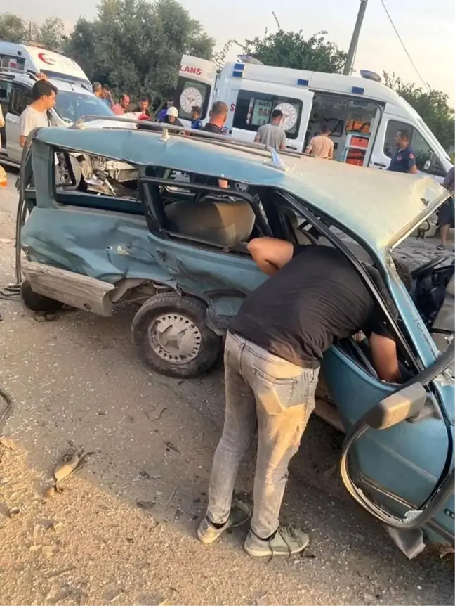 Hatay'da 3 Otomobilin Karıştığı Kazada 5 Yaralı