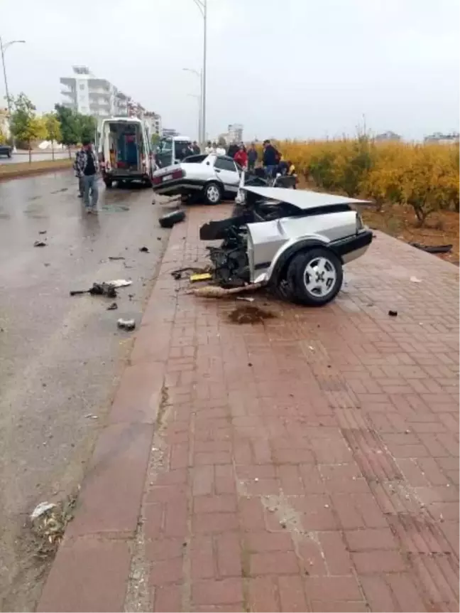 Antalya'da Direğe Çarpan Fiat Tofaş İkiye Bölündü