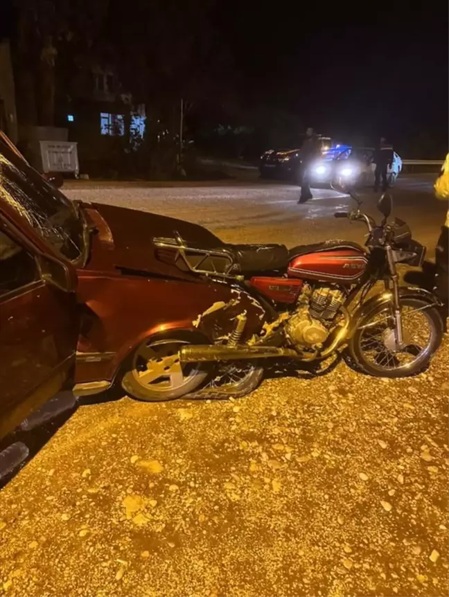 Antalya'da Otomobilin Motosiklete Çarpması Sonucu 1 Ölü, 1 Yaralı