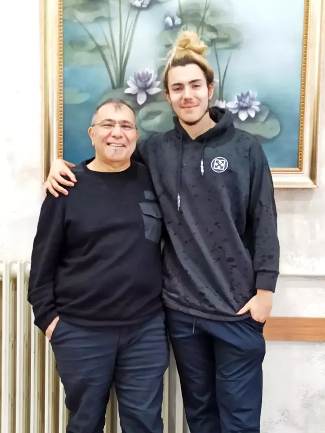 Tunacan Tuna babası Aşkın Tuna'nın izinde