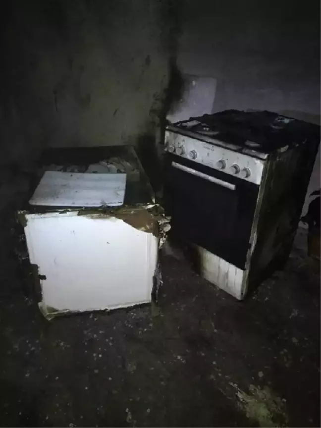 Şemdinli'de 1 Aylık Evli Tekin Çiftinin Evinde Yangın Çıktı