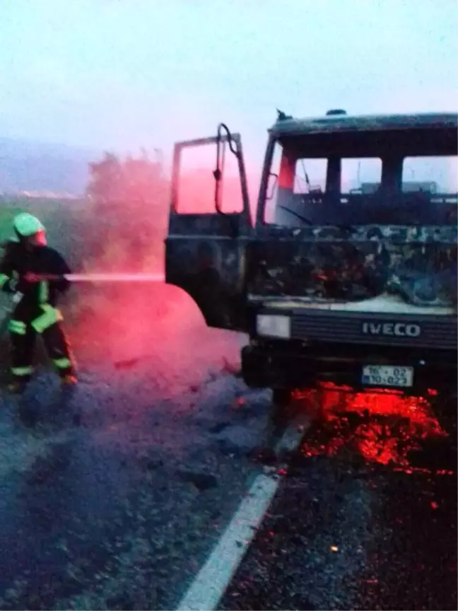 Denizli'de, Yabancı Plakalı Bir Araçta Yangın Çıktı