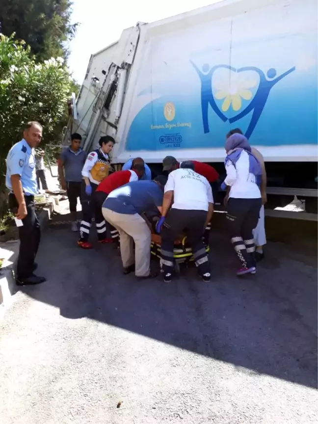 Çöp Kamyonu ile Ağaç Arasında Sıkışan İşçi Yaralandı